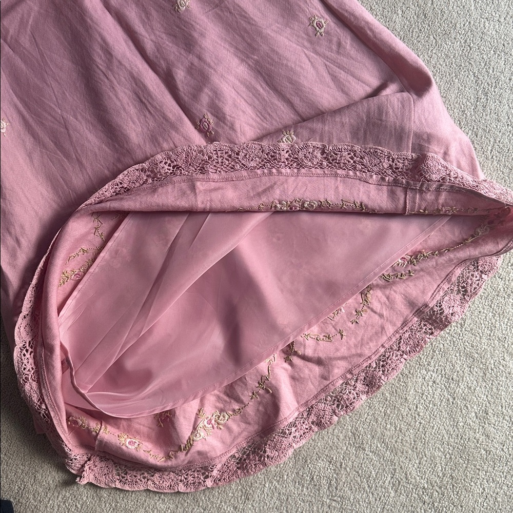 Summer Dress w/ Floral Embroidery - size 4 - Picture 5 of 5